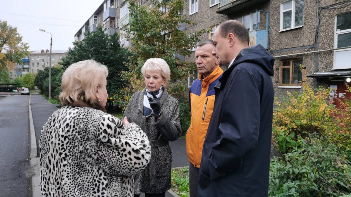 Лариса Ушакова проверила ход работ по программе 